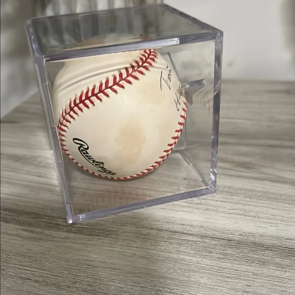 Tommy Lasorda autographed Baseball in case - Picture 5 of 7